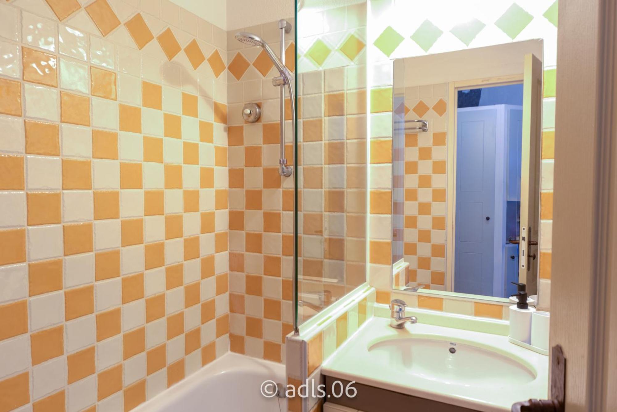 Un Studio De Charme Vue Mer & Piscine D'Exception 戛纳 外观 照片