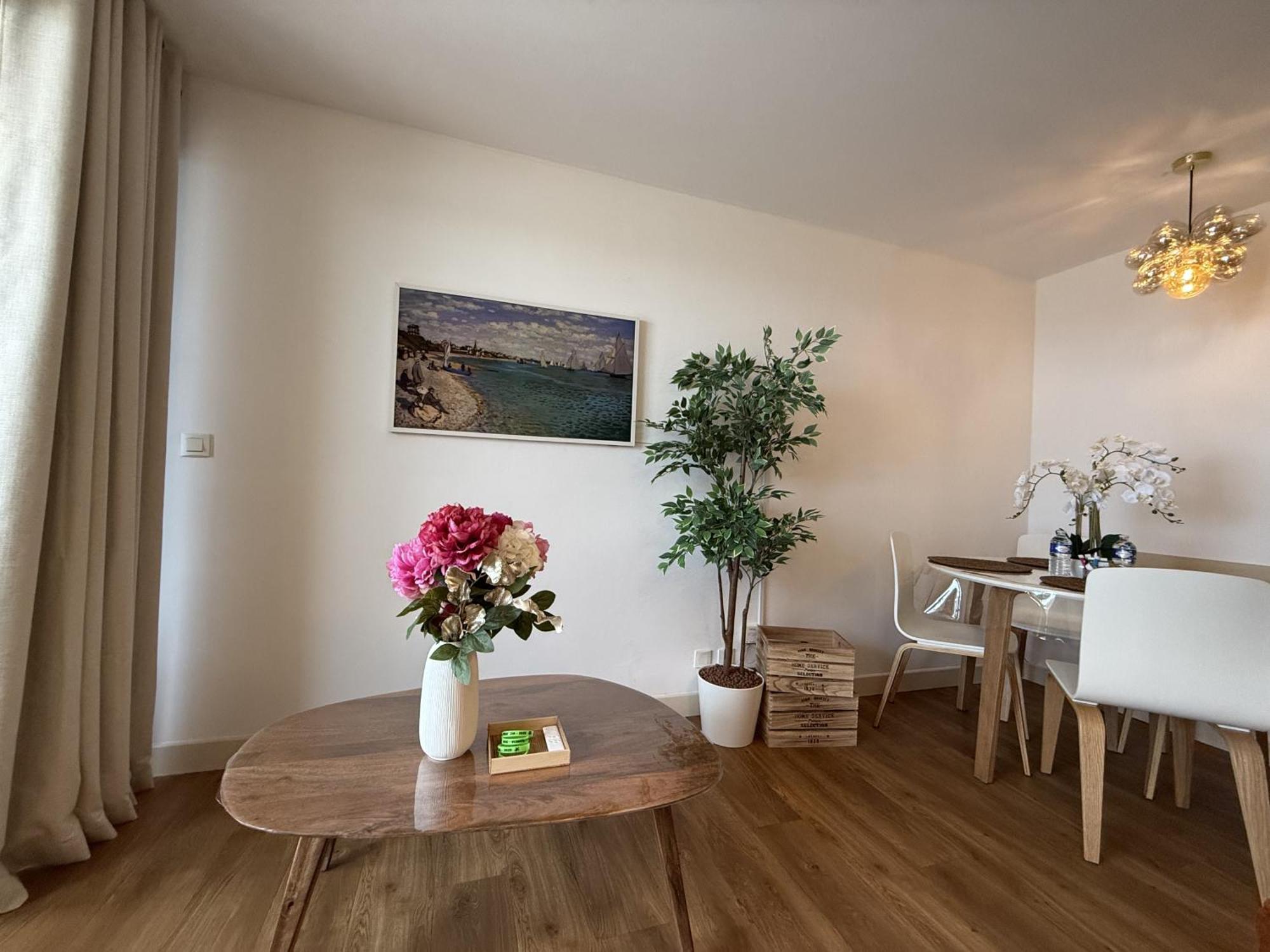 Un Studio De Charme Vue Mer & Piscine D'Exception 戛纳 外观 照片