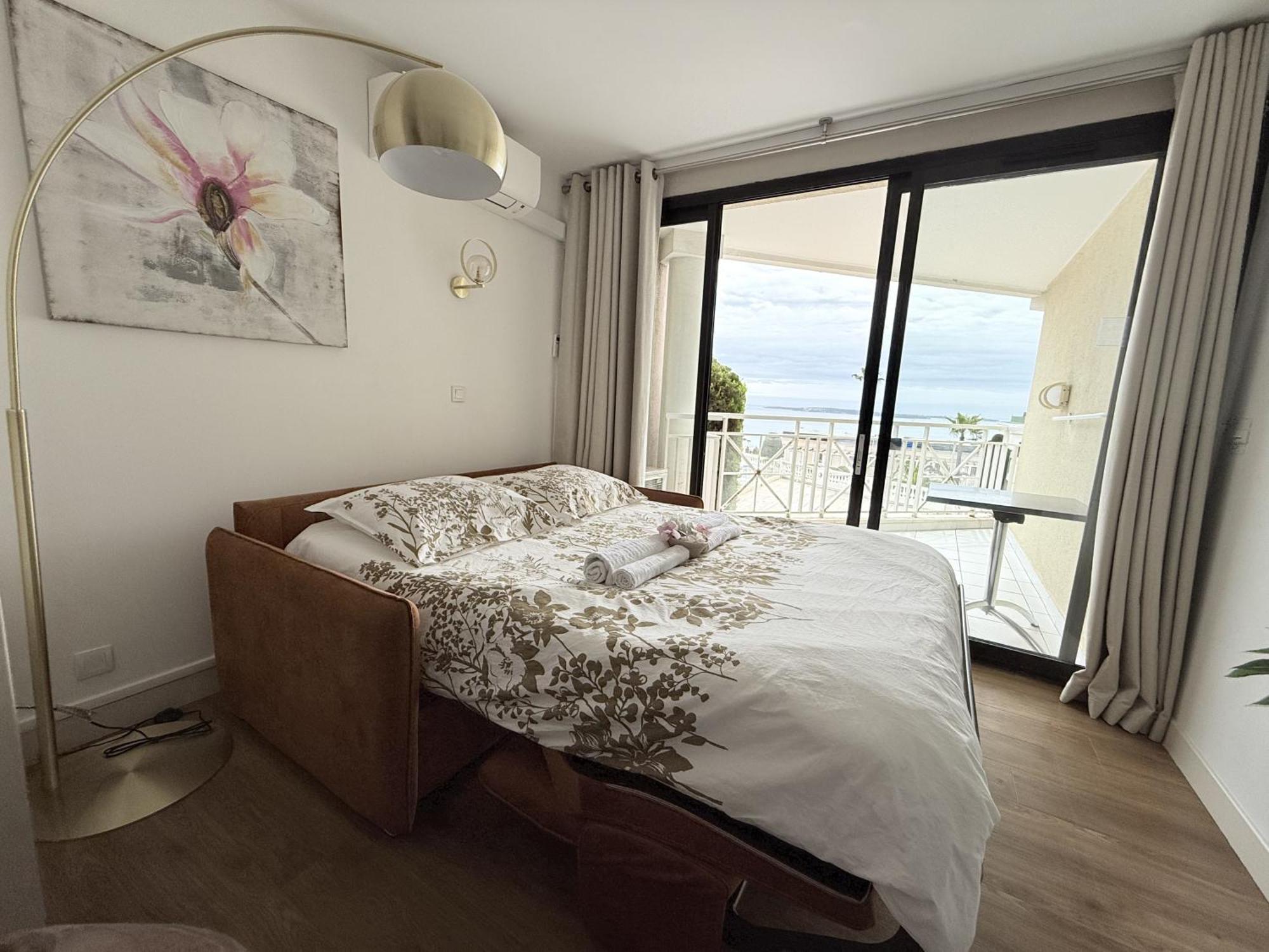 Un Studio De Charme Vue Mer & Piscine D'Exception 戛纳 外观 照片